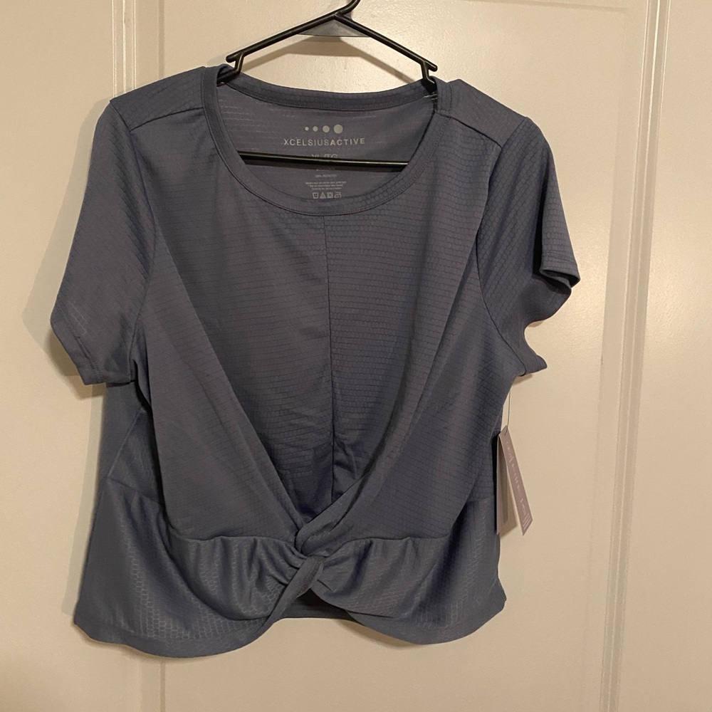 XCELSIUS ACTIVE WOMEN’S TOP NWT